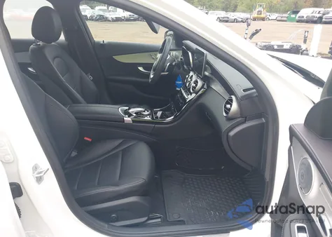 2015 Mercedes-Benz C 300 Sport 4Matic z USA, uszkodzony, nr VIN 55SWF4KB5FU007761